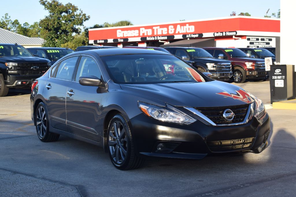 2018 Nissan Altima SR's photo