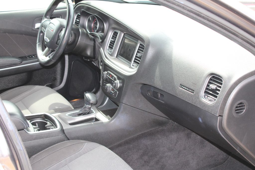 2022 Dodge Charger SXT - Photo 17