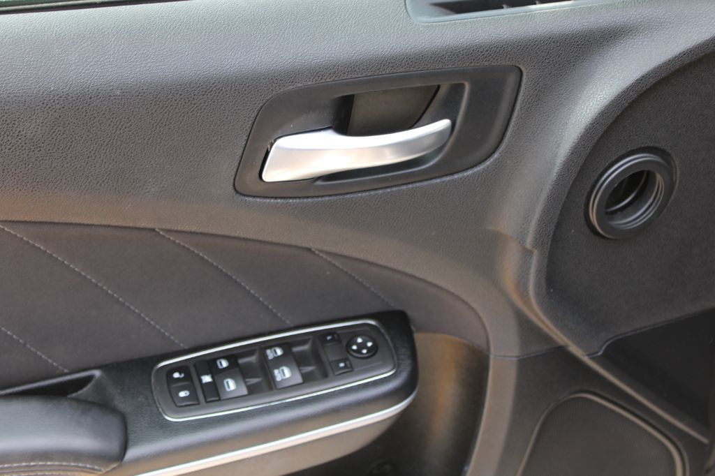 2022 Dodge Charger SXT - Photo 9