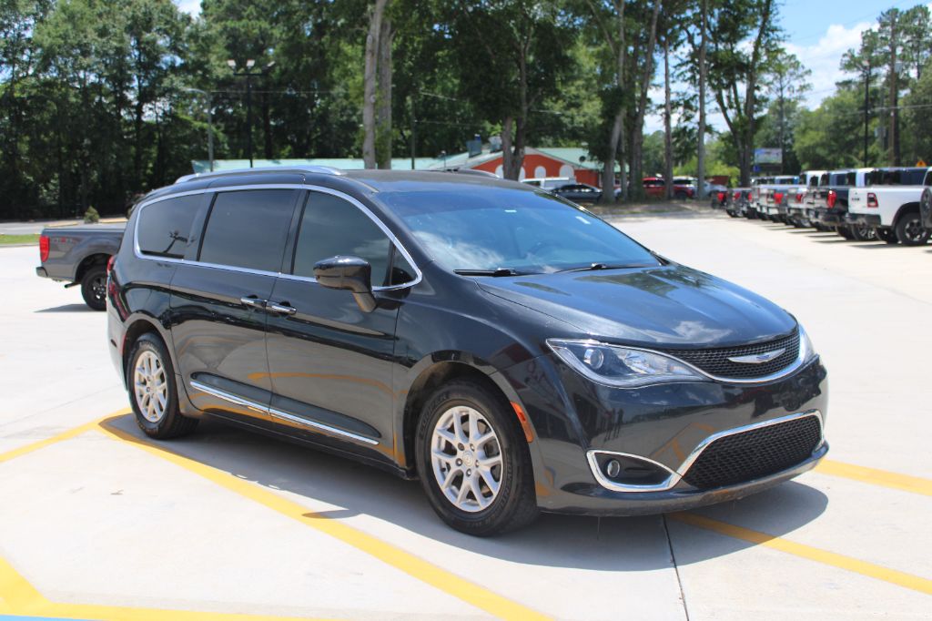2019 Chrysler Pacifica Touring L's photo